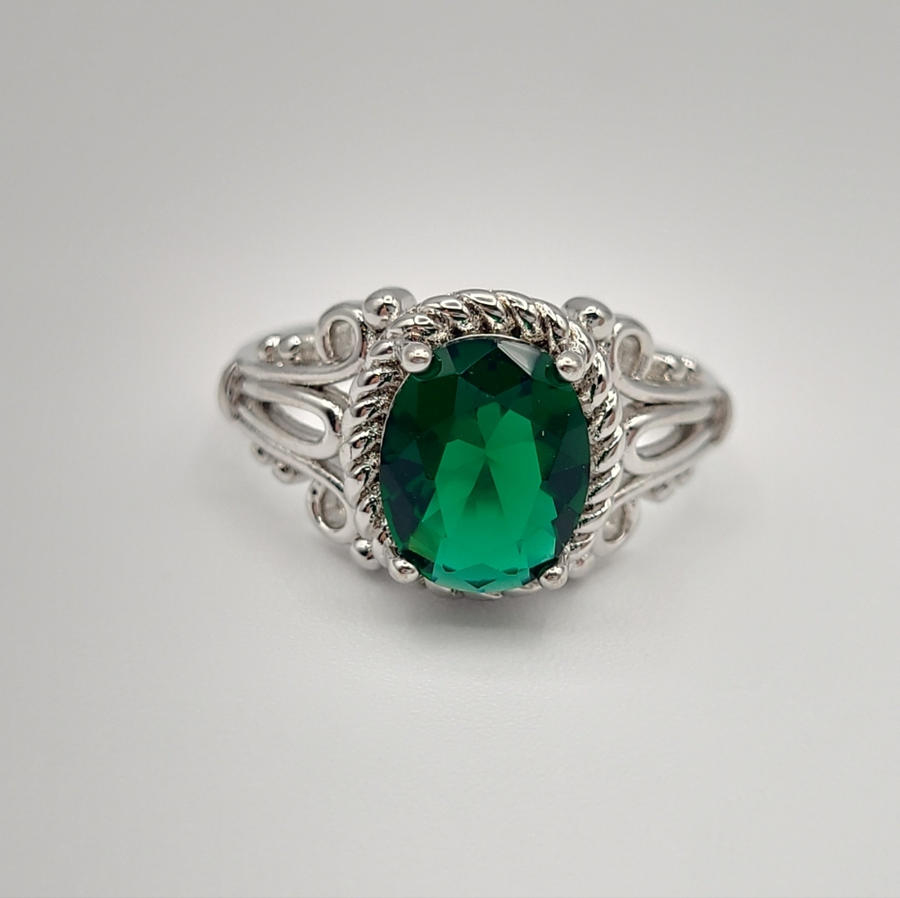 Silver Tone Emerald Green Glass Stone Ring | Size 8 Statement Ring